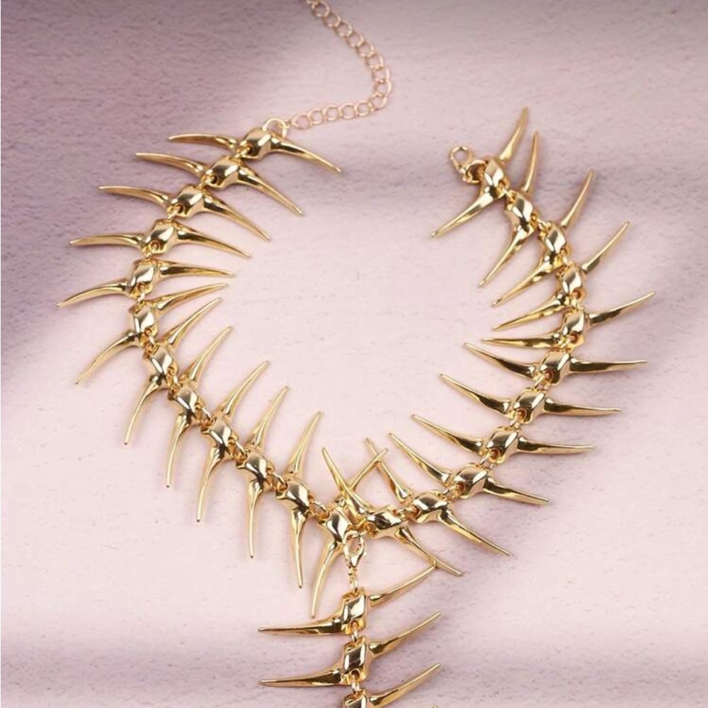 Avant-Garde Spine Back Necklace - Picture 5 of 6